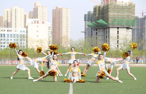 趯
